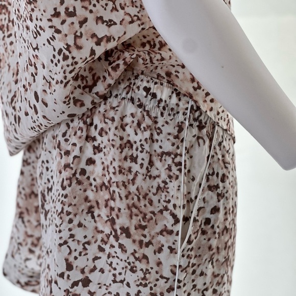 Animal print 2 piece Pajamas  top is XS, bottom is S pockets soft lounge … - Picture 4 of 7